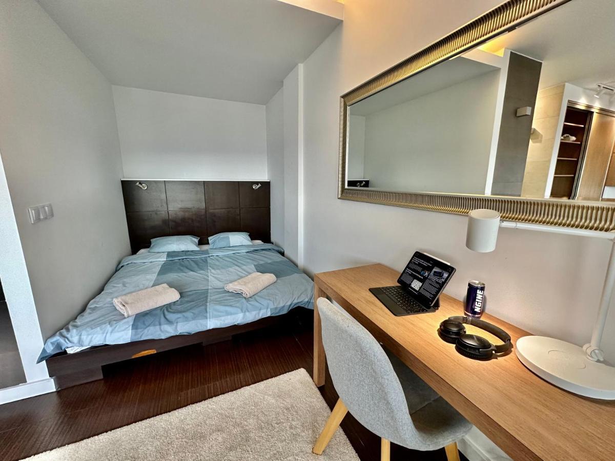 Top Metro X2 Fast Wifi 400 Mbs 70'Tv Netflix Hbo Max Appletv+ Disney+ Варшава Экстерьер фото