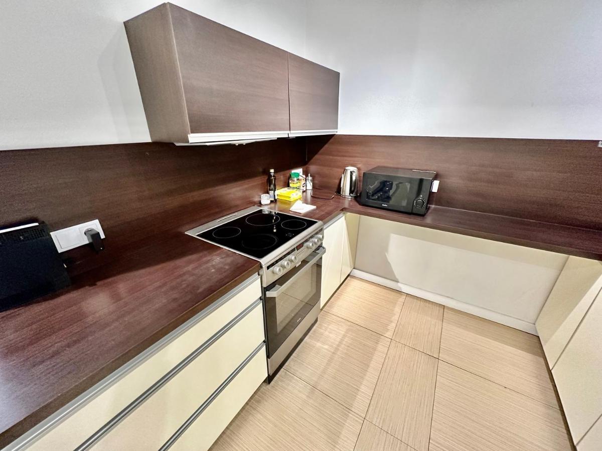 Top Metro X2 Fast Wifi 400 Mbs 70'Tv Netflix Hbo Max Appletv+ Disney+ Варшава Экстерьер фото