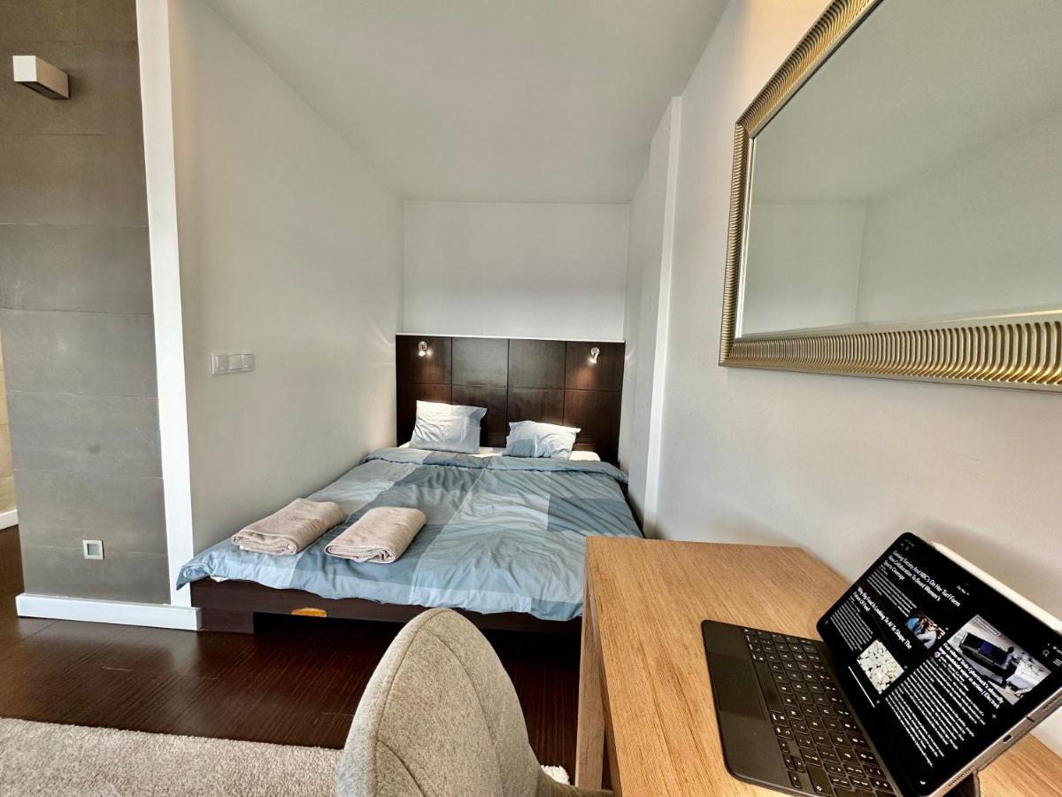 Top Metro X2 Fast Wifi 400 Mbs 70'Tv Netflix Hbo Max Appletv+ Disney+ Варшава Экстерьер фото